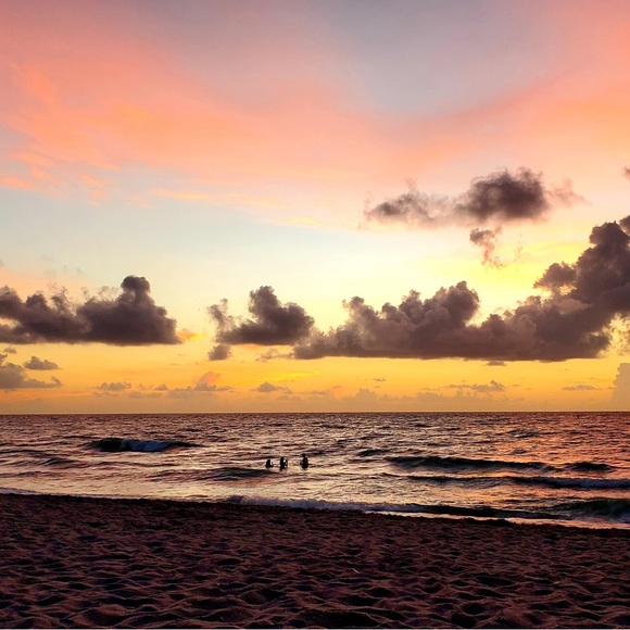 Meet your Posher, Sales By Gigi - Picture 1 of 2